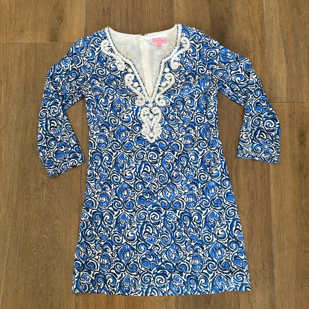 Lilly Pulitzer women's dress.. Size S. Color Blue and White. 3/4 sleeves.